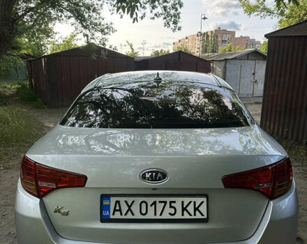 Серый Киа K5, объемом двигателя 2 л и пробегом 300 тыс. км за 7300 $, фото 2 на Automoto.ua