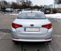 Серый Киа K5, объемом двигателя 20 л и пробегом 350 тыс. км за 6800 $, фото 2 на Automoto.ua