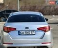 Серый Киа K5, объемом двигателя 2 л и пробегом 450 тыс. км за 7500 $, фото 5 на Automoto.ua