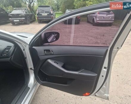 Серый Киа K5, объемом двигателя 2 л и пробегом 350 тыс. км за 7750 $, фото 15 на Automoto.ua