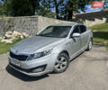Серый Киа K5, объемом двигателя 2 л и пробегом 130 тыс. км за 4899 $, фото 1 на Automoto.ua