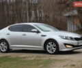 Серый Киа K5, объемом двигателя 2 л и пробегом 220 тыс. км за 9999 $, фото 1 на Automoto.ua