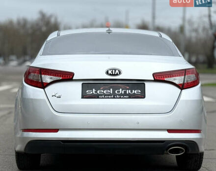 Сірий Кіа K5, об'ємом двигуна 2 л та пробігом 230 тис. км за 7999 $, фото 5 на Automoto.ua