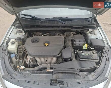 Серый Киа K5, объемом двигателя 2 л и пробегом 350 тыс. км за 7750 $, фото 17 на Automoto.ua