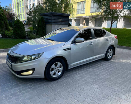 Серый Киа K5, объемом двигателя 2 л и пробегом 230 тыс. км за 6500 $, фото 1 на Automoto.ua
