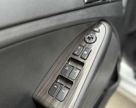Сірий Кіа K5, об'ємом двигуна 2 л та пробігом 230 тис. км за 7999 $, фото 13 на Automoto.ua