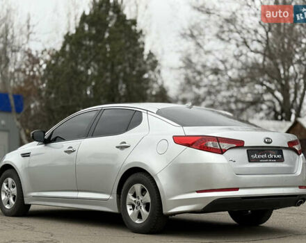Сірий Кіа K5, об'ємом двигуна 2 л та пробігом 230 тис. км за 7999 $, фото 4 на Automoto.ua