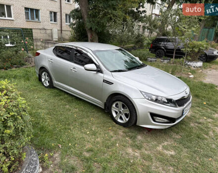 Серый Киа K5, объемом двигателя 2 л и пробегом 280 тыс. км за 7500 $, фото 2 на Automoto.ua