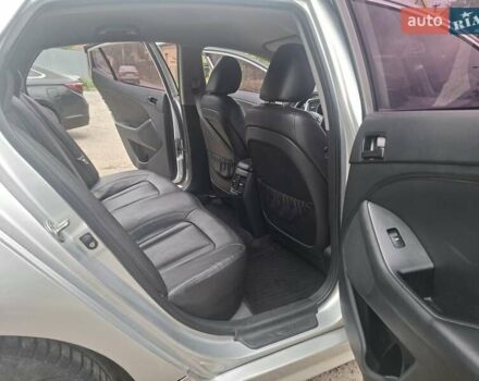 Серый Киа K5, объемом двигателя 2 л и пробегом 350 тыс. км за 7750 $, фото 7 на Automoto.ua