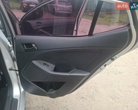 Серый Киа K5, объемом двигателя 2 л и пробегом 350 тыс. км за 7750 $, фото 14 на Automoto.ua