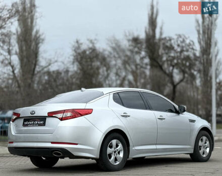 Сірий Кіа K5, об'ємом двигуна 2 л та пробігом 230 тис. км за 7999 $, фото 3 на Automoto.ua