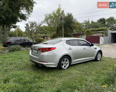 Серый Киа K5, объемом двигателя 2 л и пробегом 280 тыс. км за 7500 $, фото 4 на Automoto.ua