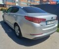 Серый Киа K5, объемом двигателя 2 л и пробегом 129 тыс. км за 5450 $, фото 2 на Automoto.ua