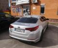 Серый Киа K5, объемом двигателя 2 л и пробегом 237 тыс. км за 9999 $, фото 1 на Automoto.ua