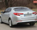 Серый Киа K5, объемом двигателя 2 л и пробегом 220 тыс. км за 9999 $, фото 10 на Automoto.ua
