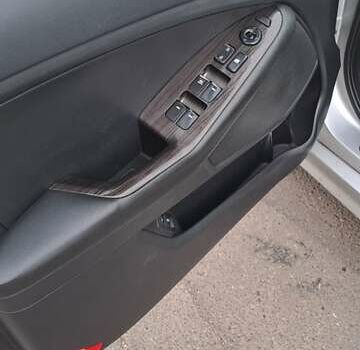 Серый Киа K5, объемом двигателя 2 л и пробегом 316 тыс. км за 7700 $, фото 19 на Automoto.ua