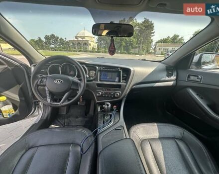 Серый Киа K5, объемом двигателя 2 л и пробегом 190 тыс. км за 9500 $, фото 23 на Automoto.ua