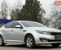 Сірий Кіа K5, об'ємом двигуна 2 л та пробігом 230 тис. км за 7999 $, фото 1 на Automoto.ua