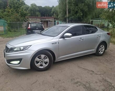 Серый Киа K5, объемом двигателя 2 л и пробегом 350 тыс. км за 7750 $, фото 1 на Automoto.ua