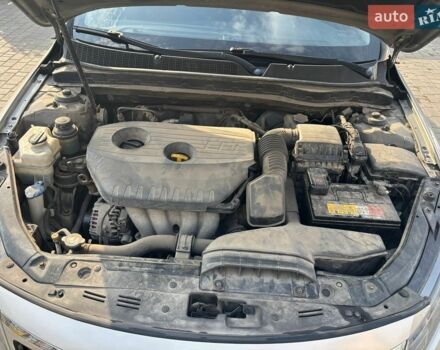 Серый Киа K5, объемом двигателя 2 л и пробегом 340 тыс. км за 8500 $, фото 20 на Automoto.ua