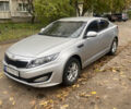 Серый Киа K5, объемом двигателя 2 л и пробегом 370 тыс. км за 8300 $, фото 3 на Automoto.ua