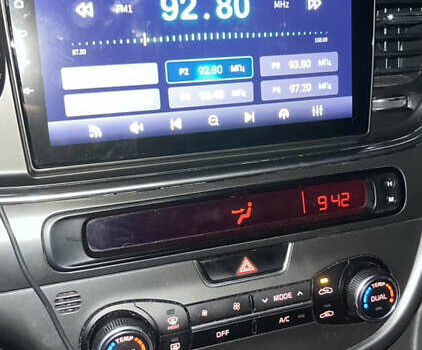 Серый Киа K5, объемом двигателя 2 л и пробегом 345 тыс. км за 8500 $, фото 14 на Automoto.ua