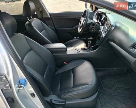 Серый Киа K5, объемом двигателя 2 л и пробегом 300 тыс. км за 8222 $, фото 7 на Automoto.ua