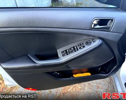 Серый Киа K5, объемом двигателя 2 л и пробегом 245 тыс. км за 7999 $, фото 6 на Automoto.ua