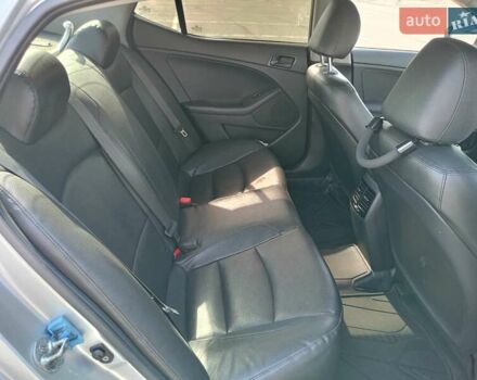 Серый Киа K5, объемом двигателя 2 л и пробегом 300 тыс. км за 8222 $, фото 6 на Automoto.ua