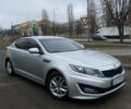 Серый Киа K5, объемом двигателя 2 л и пробегом 363 тыс. км за 8750 $, фото 2 на Automoto.ua
