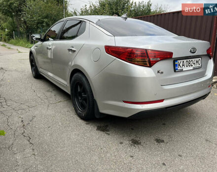 Серый Киа K5, объемом двигателя 2 л и пробегом 307 тыс. км за 8550 $, фото 5 на Automoto.ua