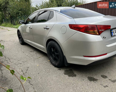 Серый Киа K5, объемом двигателя 2 л и пробегом 307 тыс. км за 8550 $, фото 7 на Automoto.ua