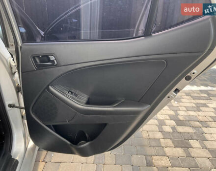 Серый Киа K5, объемом двигателя 2 л и пробегом 482 тыс. км за 8200 $, фото 13 на Automoto.ua
