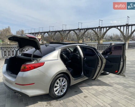 Сірий Кіа K5, об'ємом двигуна 2 л та пробігом 258 тис. км за 12200 $, фото 19 на Automoto.ua