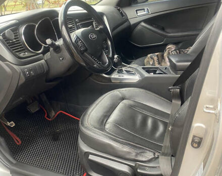 Серый Киа K5, объемом двигателя 2 л и пробегом 370 тыс. км за 8300 $, фото 9 на Automoto.ua