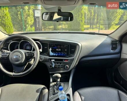 Серый Киа K5, объемом двигателя 2 л и пробегом 244 тыс. км за 7200 $, фото 7 на Automoto.ua