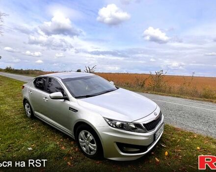 Серый Киа K5, объемом двигателя 2 л и пробегом 230 тыс. км за 12000 $, фото 5 на Automoto.ua