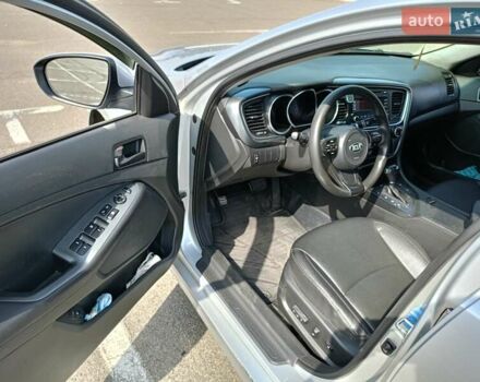 Серый Киа K5, объемом двигателя 2 л и пробегом 300 тыс. км за 8222 $, фото 11 на Automoto.ua