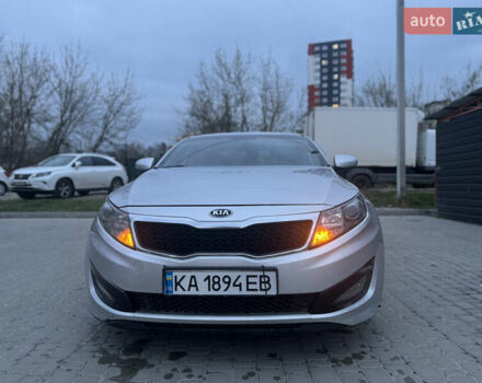 Серый Киа K5, объемом двигателя 2 л и пробегом 300 тыс. км за 8200 $, фото 3 на Automoto.ua