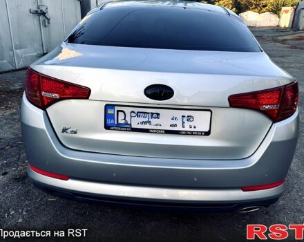 Серый Киа K5, объемом двигателя 2 л и пробегом 245 тыс. км за 7999 $, фото 4 на Automoto.ua