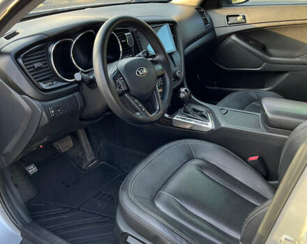 Серый Киа K5, объемом двигателя 2 л и пробегом 311 тыс. км за 8700 $, фото 10 на Automoto.ua