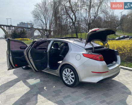 Сірий Кіа K5, об'ємом двигуна 2 л та пробігом 258 тис. км за 12200 $, фото 21 на Automoto.ua
