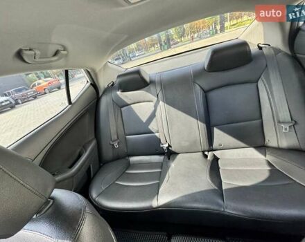 Серый Киа K5, объемом двигателя 2 л и пробегом 244 тыс. км за 7200 $, фото 13 на Automoto.ua