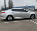 Серый Киа K5, объемом двигателя 2 л и пробегом 241 тыс. км за 8800 $, фото 9 на Automoto.ua