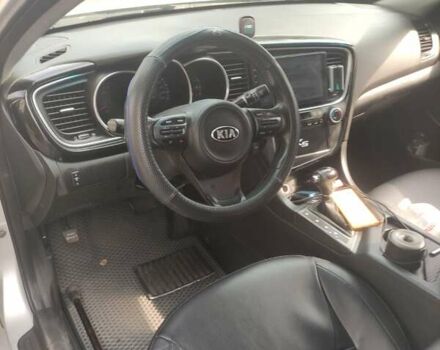 Серый Киа K5, объемом двигателя 2 л и пробегом 220 тыс. км за 9999 $, фото 6 на Automoto.ua