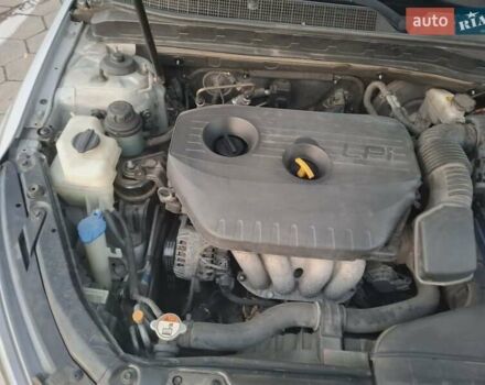 Серый Киа K5, объемом двигателя 2 л и пробегом 239 тыс. км за 12652 $, фото 4 на Automoto.ua