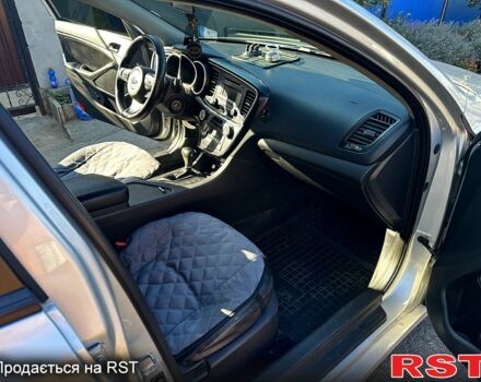 Серый Киа K5, объемом двигателя 2 л и пробегом 215 тыс. км за 8000 $, фото 5 на Automoto.ua