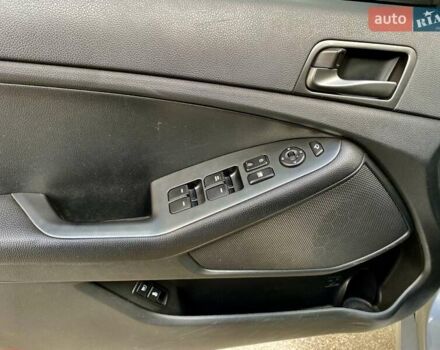 Серый Киа K5, объемом двигателя 2 л и пробегом 115 тыс. км за 10300 $, фото 18 на Automoto.ua