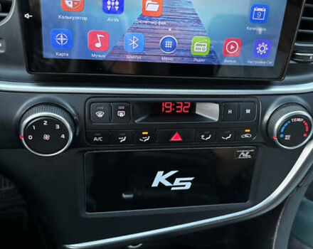 Серый Киа K5, объемом двигателя 2 л и пробегом 222 тыс. км за 10000 $, фото 14 на Automoto.ua