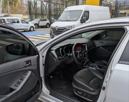 Серый Киа K5, объемом двигателя 2 л и пробегом 364 тыс. км за 8500 $, фото 9 на Automoto.ua